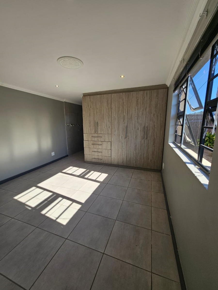 To Let 1 Bedroom Property for Rent in Greenshields Park Eastern Cape
